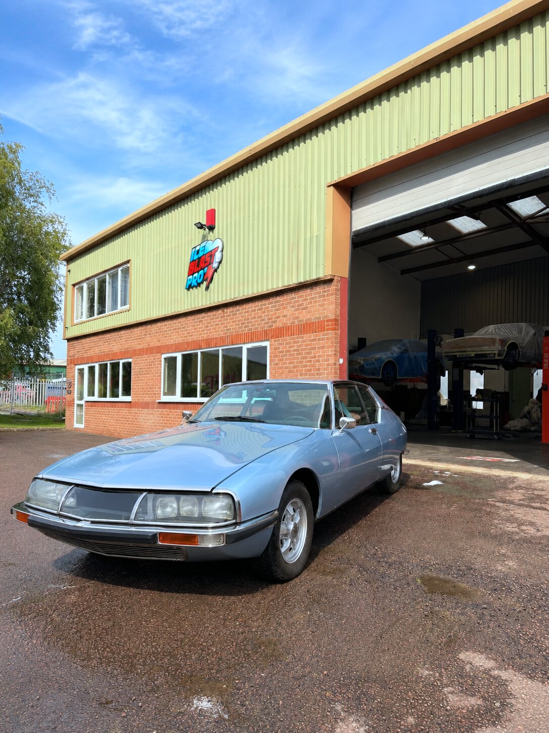 Citroën SM outside the IceBlastPro workshop