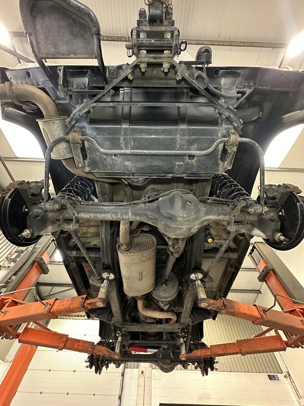 Full underbody – Years of road grime, mud and surface corrosion across the chassis rails, crossmembers and axles – the normal cost of a hard-working 4x4 on UK roads.
