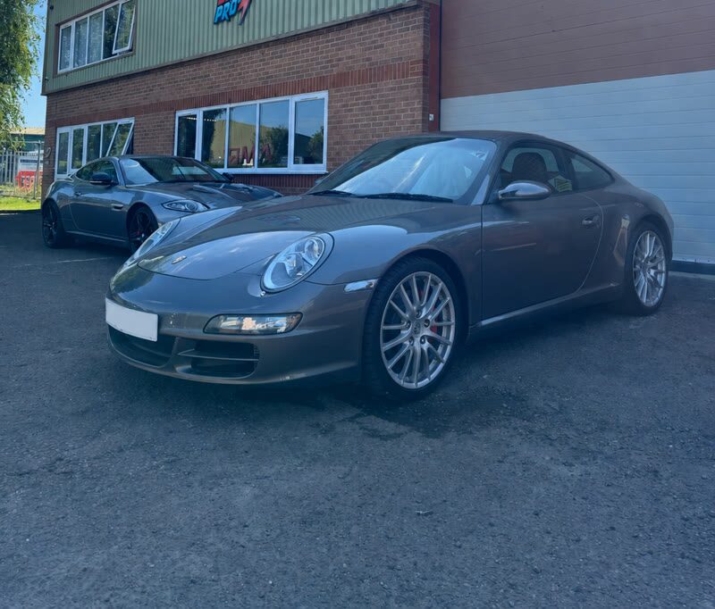 Porsche 911 outside the IceBlastPro workshop