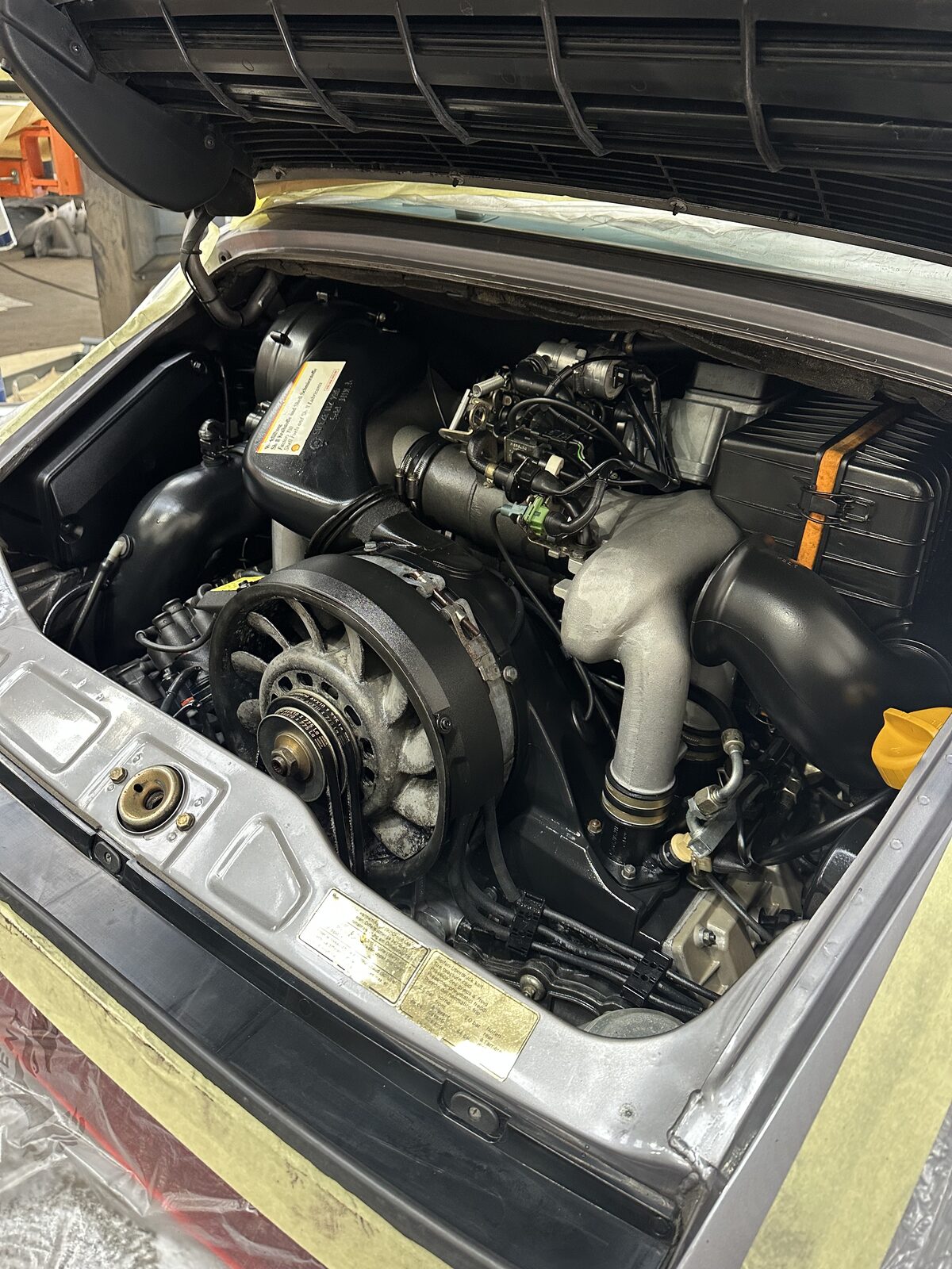 A classic Porsche 964 engine bay after dry ice cleaning, cleaned without water around wiring and sensitive components.