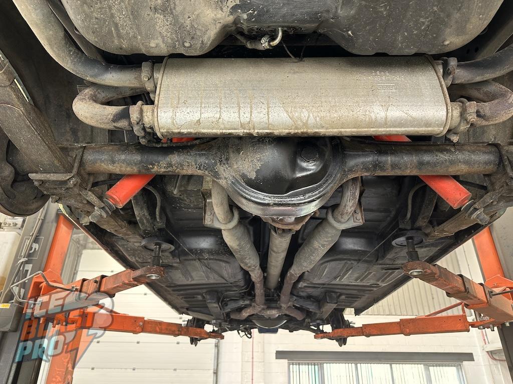 Rear diff & axle – Corrosion visible across the diff housing and axle tubes. Paint thinning to bare metal across the cover.
