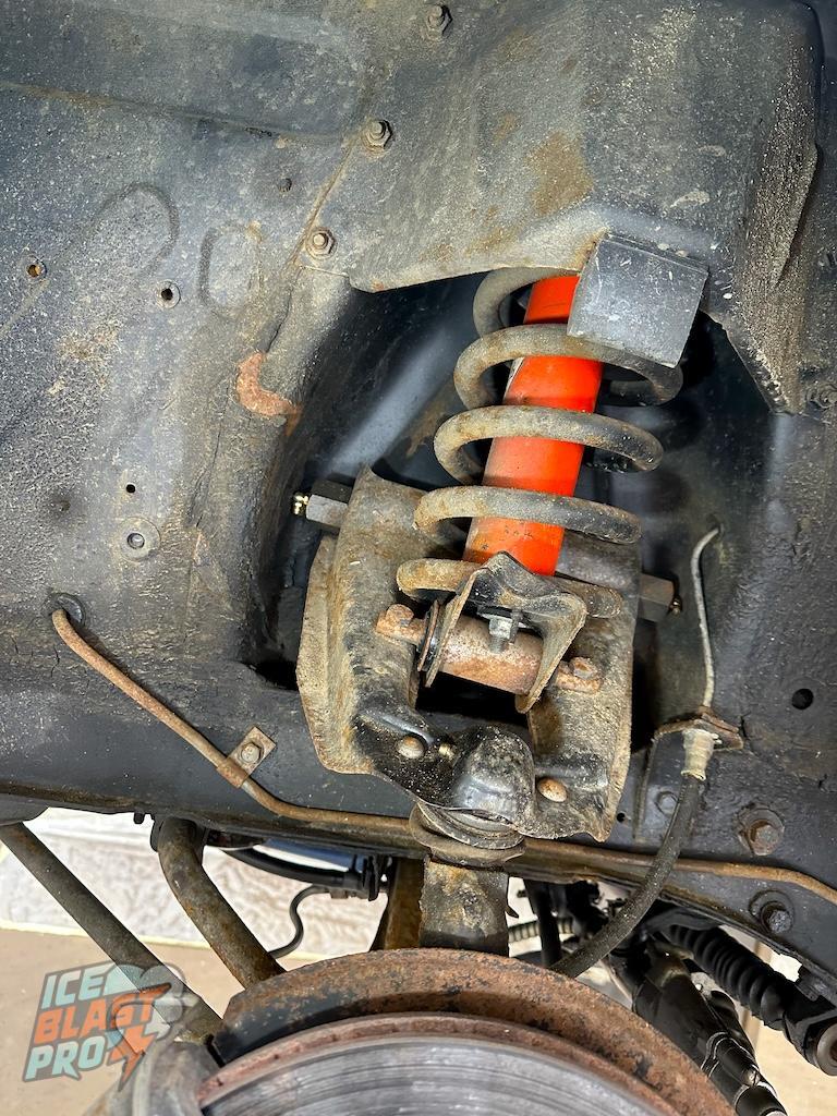 Front coil & shock – Coil, shock area and corroded disc shield. Original red shock to stay clean – clear wax around it, not over it.