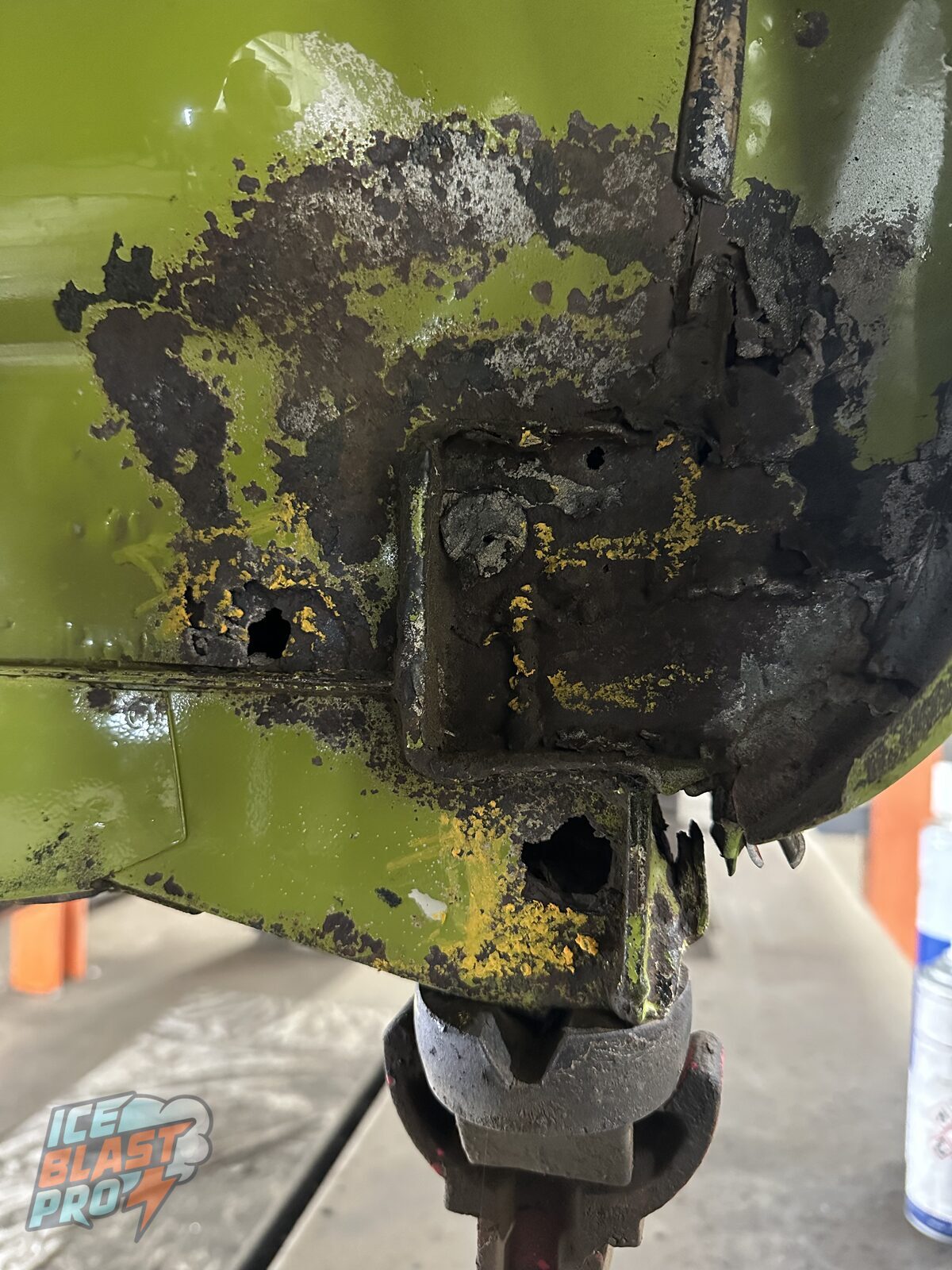 Corrosion at the jacking point – Heavy corrosion and holes around the jacking point and lower arch, a known weak spot on these campers once moisture gets behind the coating.