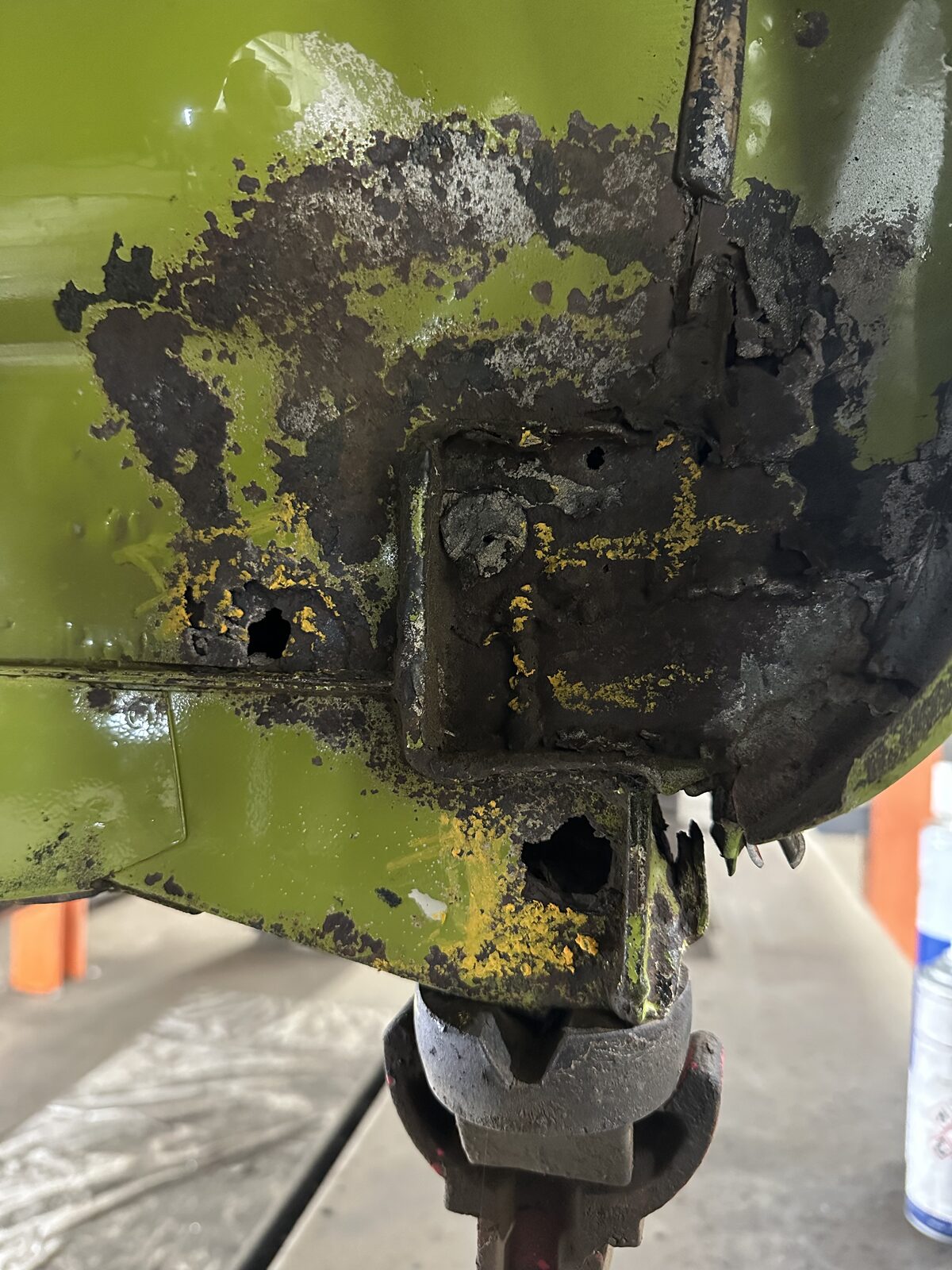 Corrosion at the jacking point – Heavy corrosion and holes around the jacking point and lower arch, a known weak spot on these campers once moisture gets behind the coating.