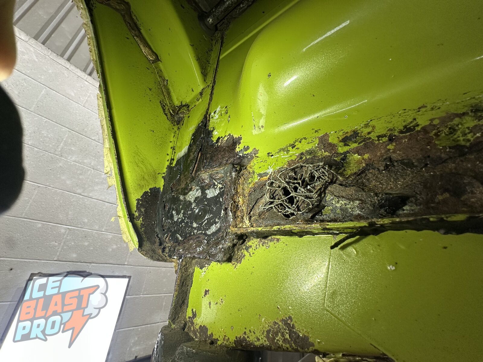 Old fibreglass & chicken wire – A previous bodged repair – fibreglass over chicken wire – hidden under the coating, with corrosion left to spread underneath it.