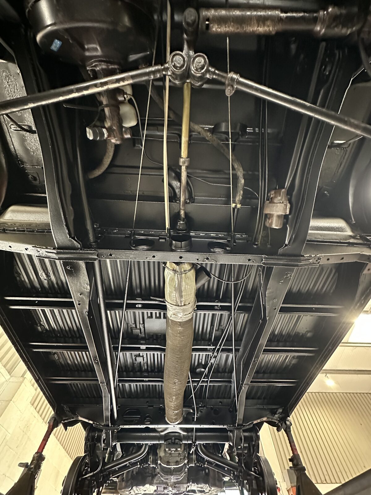 Underbody, protected – The full underside sealed in a durable, even black protection – floor pans, chassis members and running gear finished to a consistent standard.