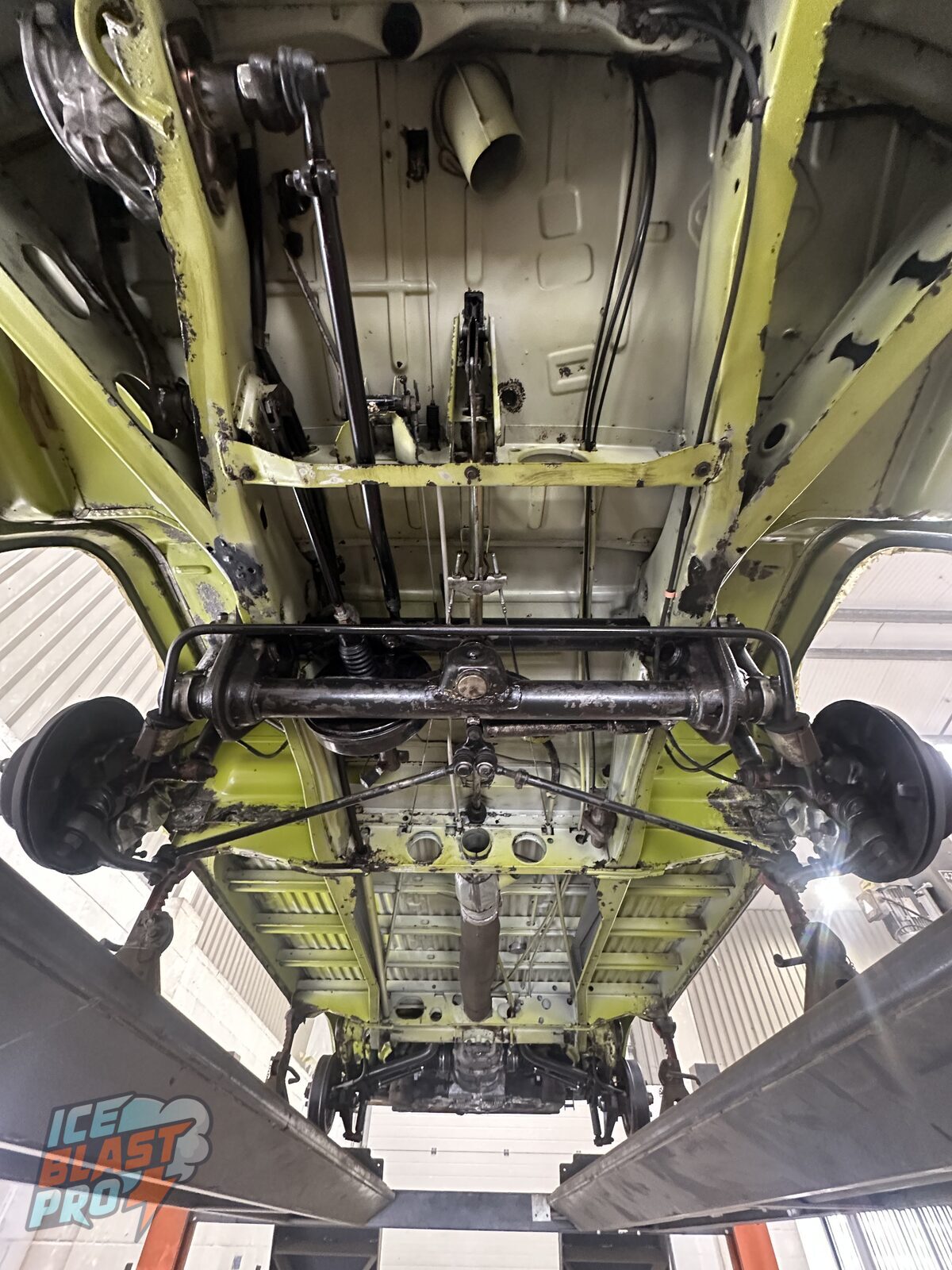 Underbody after rust conversion – The underside cleaned, repaired and chemically rust-treated – active corrosion neutralised and stabilised, ready to take protection properly.